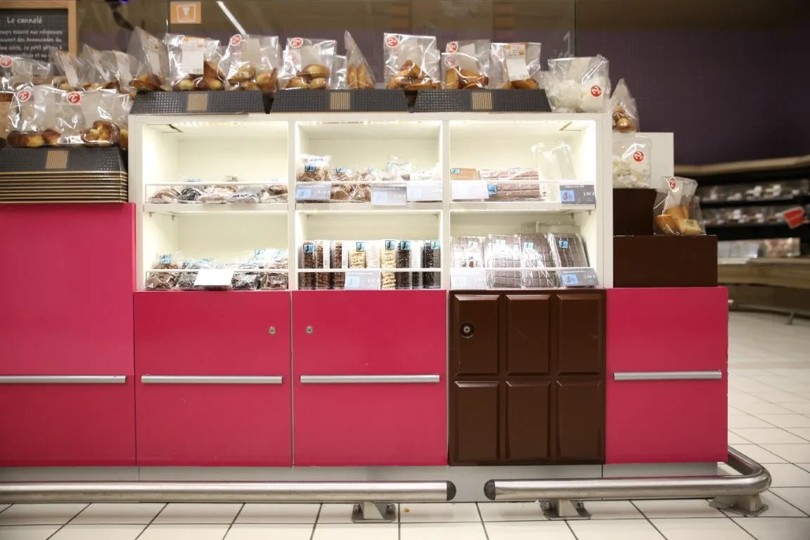 Vorher: Pinke Theke → Eiche Holzoptik