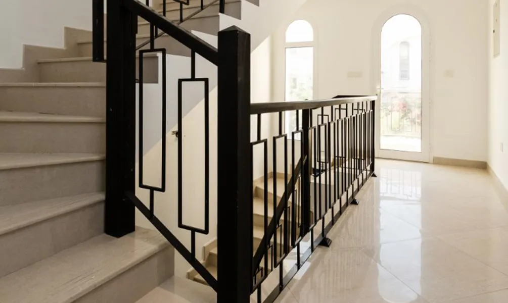 Vorher: Treppe & Handlauf → Eiche Holzoptik