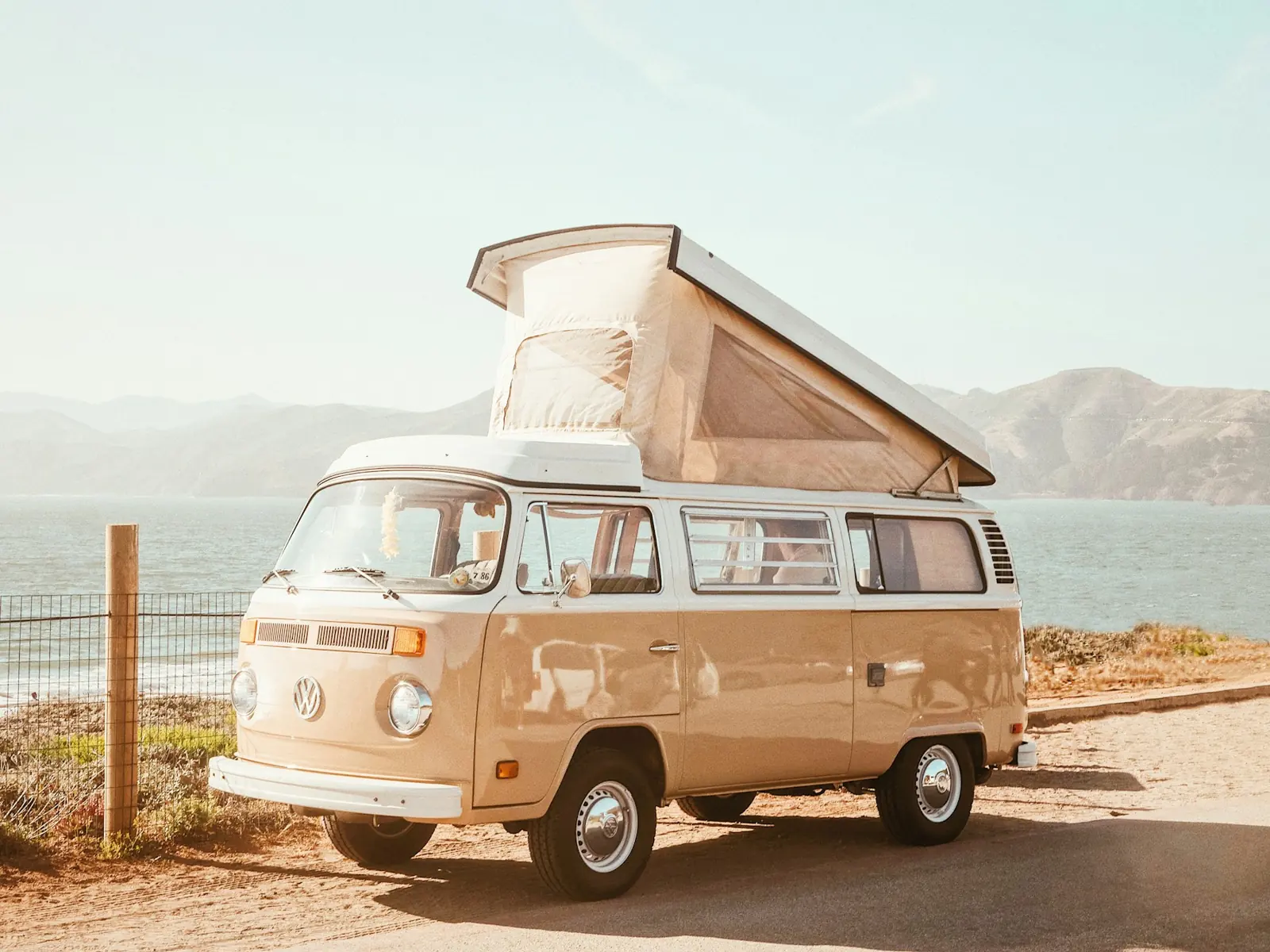 Campervan an der Küste