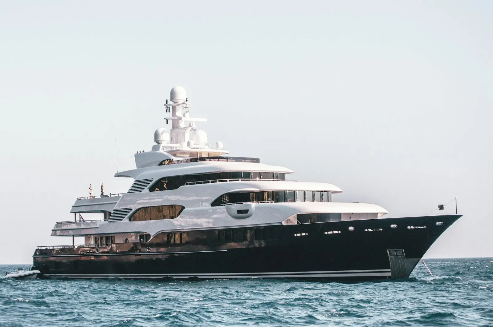 Luxusyacht auf dem Meer
